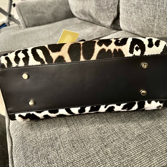 Cavalcanti calf bag NWT Comes with a free fendi designer Jewerly or scarf. - Picture 8 of 12